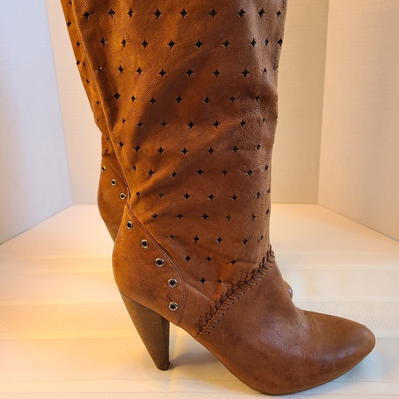 Guess Woman's High Heel Suede Boots, Size: 8.5 - Picture 11 of 16